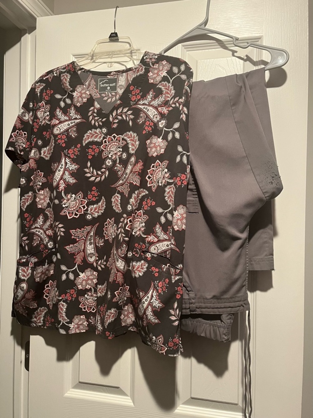 Butter-Soft Floral Paisley V-Neck Scrub Top, Grey scrub pants